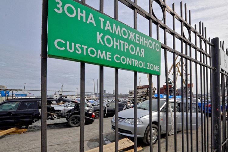 Таможня Владивостока не пустила из Китая грузовые шины под видом колес