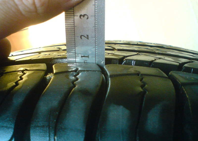 Почему важно следить за остаточной глубиной протектора и вовремя менять шины?