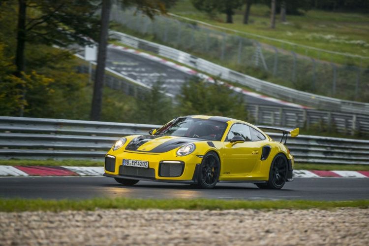 Porsche 911 GT2 RS установил новый рекорд на шинах Michelin