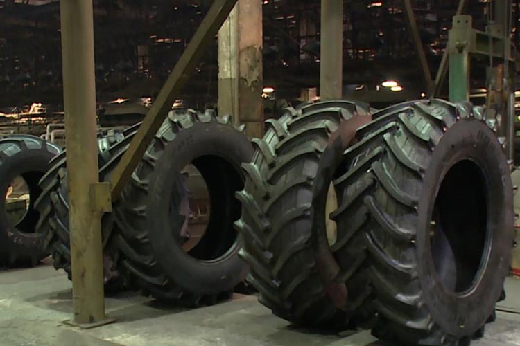 На Алтае начали производить самые большие в России шины для сельхозтехники